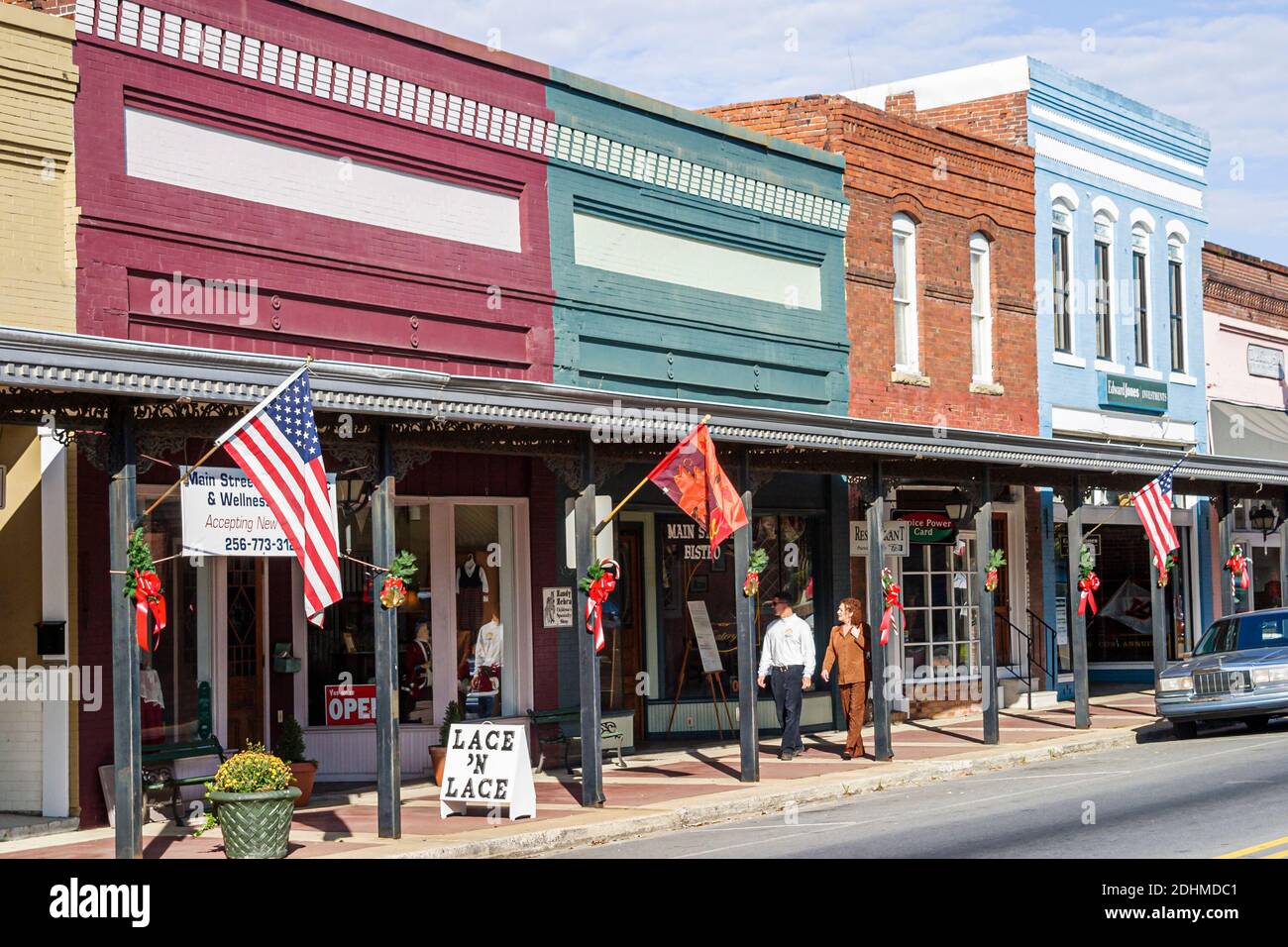 Alabama Decatur Bank Street quartiere commerciale edifici storici, preservazione edifici restaurati caduta colori autunno affari, Foto Stock