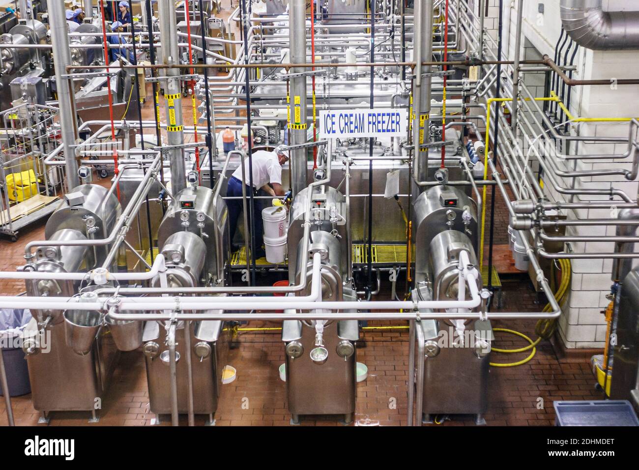 Alabama Sylacauga Blue Bell Creameries gelateria produzione stabilimento, interno interno vista dall'alto macchine macchine macchine macchine macchinari attrezzature Foto Stock