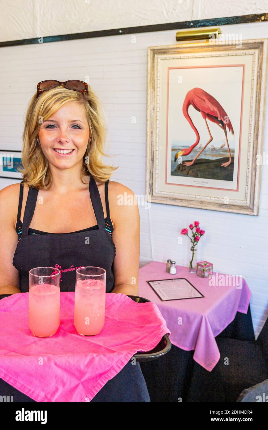 Alabama Northport il ristorante Flamingo Room, ristorante donne cameriere che serve limonata rosa, Foto Stock