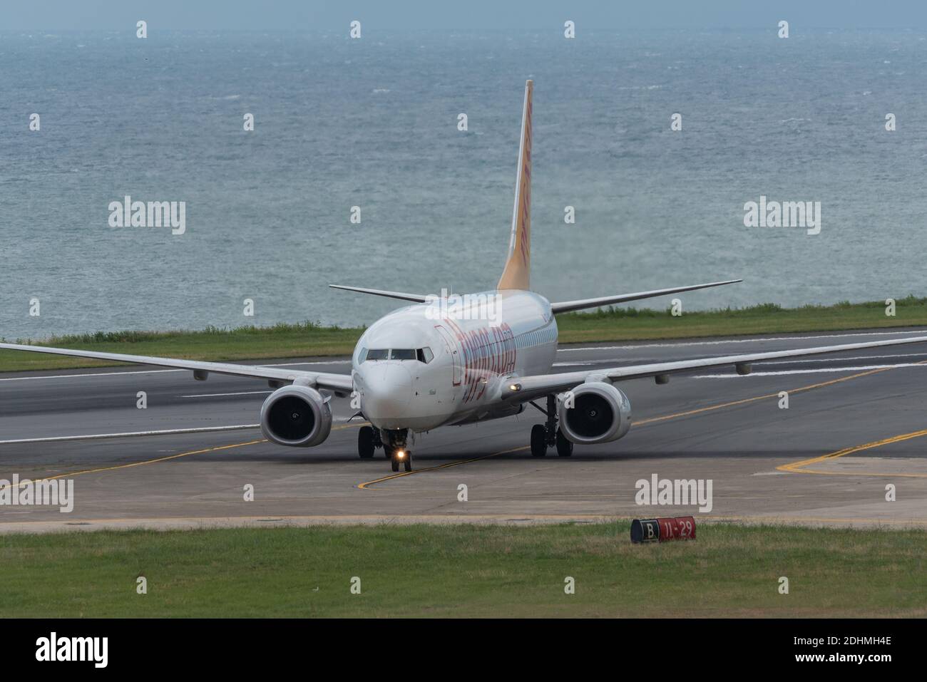 TRABZON, TURCHIA - 08 LUGLIO 2016: L'aeroporto di Trabzon è il più grande aeroporto della regione del Mar Nero della Turchia e diverse compagnie aeree operano da e per TZX Foto Stock