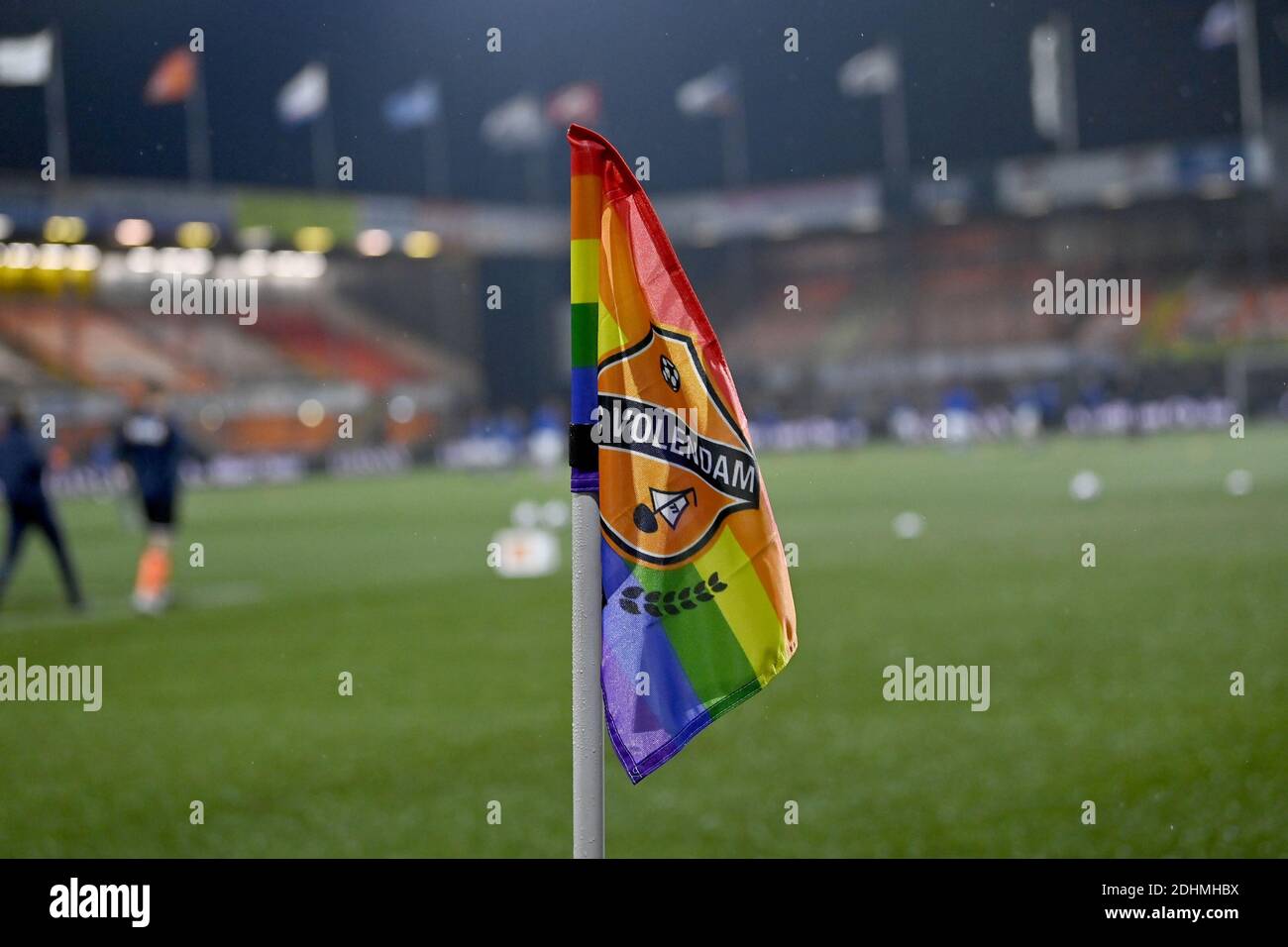 VOLENDAM, PAESI BASSI - DICEMBRE 11: Rainbow colora Ô prima OneLoveÕ della partita olandese di Keukenkampioendivision tra FC Volendam e FC Den Bosch a K. Foto Stock