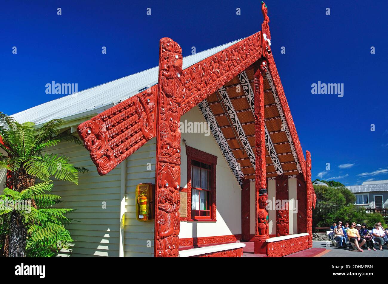 Il Meeting House (Wharenui), Whakarewarewa vivente villaggio termale, Rotorua, Baia di Planty Regione, Isola del nord, Nuova Zelanda Foto Stock