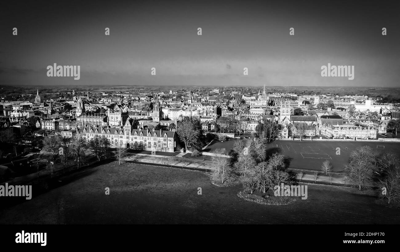 Città di Oxford e Christ Church University - vista aerea in bianco e nero Foto Stock