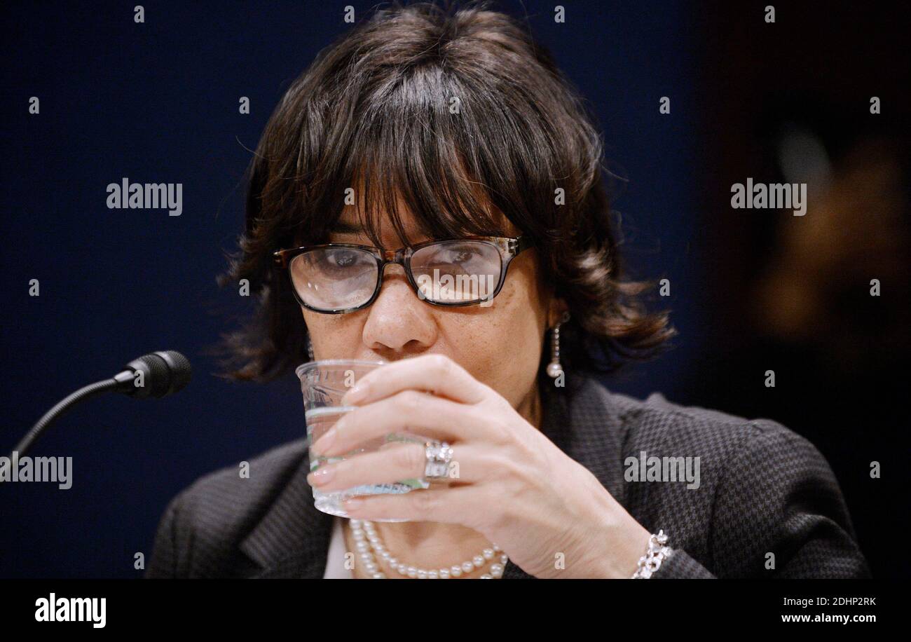 Il Sindaco di Flint Karen Weaver testimonia a Capitol Hill durante un'audizione sulla crisi delle acque di Flint a Washington, DC, USA, mercoledì 10 febbraio 2016. Foto di Olivier Douliery/ABACAPRESS.COM Foto Stock