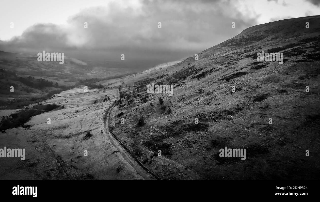 L'incredibile paesaggio del Parco Nazionale di Brecon Beacons in Galles in bianco e nero Foto Stock