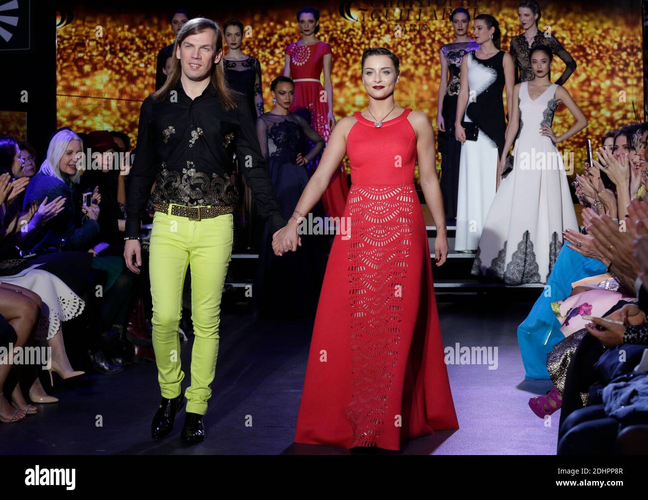 Christophe Guillarme e Priscilla Betti percorrono la pista durante lo spettacolo Christophe Guillarme nell'ambito della settimana della moda Autunno/Inverno 2016/2017 di Parigi, il 2 marzo 2016, a Parigi, Francia. Foto di Jerome Domine/ABACAPRESS.COM Foto Stock