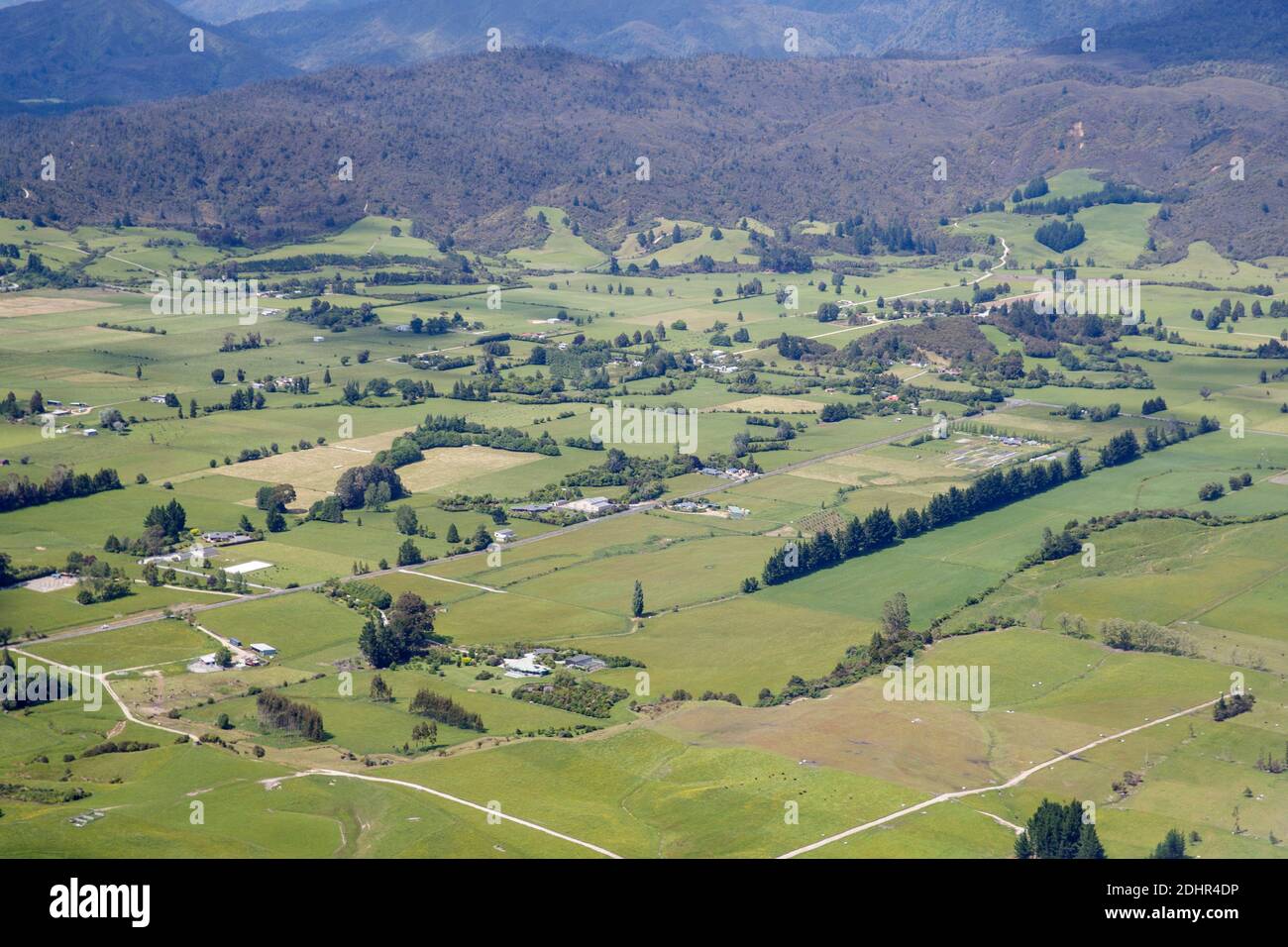 Veduta aerea di Golden Bay, Nelson, Tasman, Nuova Zelanda, sabato 21 novembre 2020. Foto Stock