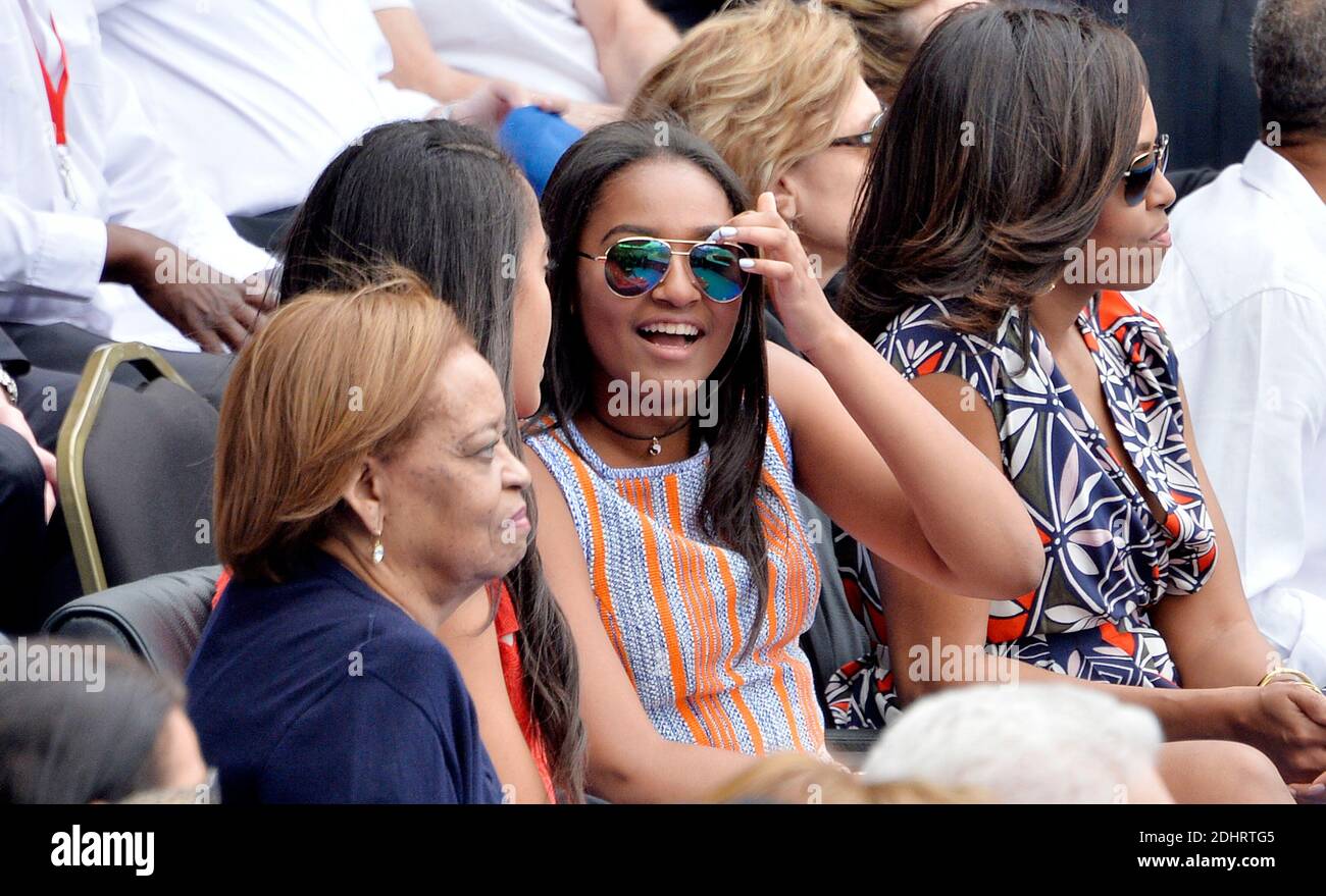 First Lady Michelle Obama e le figlie Sasha e Malia partecipano a una partita di baseball il 22 marzo 2016 a l'Avana, Cuba. Il sig. Obama, che è su un viaggio di 48 ore a Cuba, è il primo presidente degli Stati Uniti seduto a visitare Cuba in quasi 90 years.Photo da Olivier Douliery/ABACAPRESS.COM Foto Stock