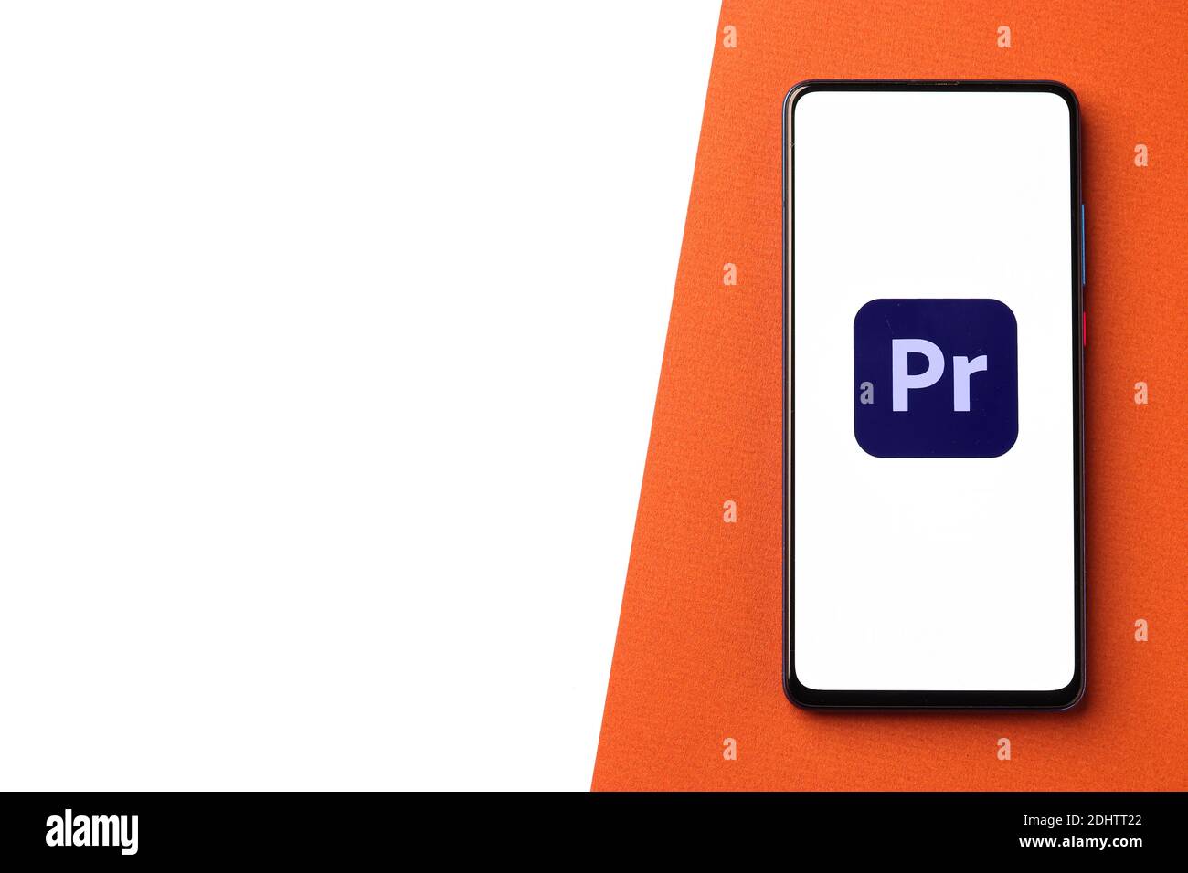 Assam, india - 20 dicembre 2020 : il logo di Adobe Premiere Pro sull'immagine di scorta dello schermo del telefono. Foto Stock