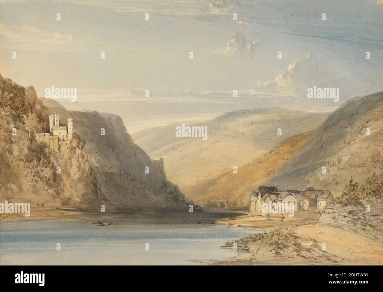 Il Reno ad Assmannshausen, William Crallow, 1812–1908, britannico, attivo in Francia, 1863, acquerello, con inchiostro a penna e marrone, grafite, e raschiatura su carta beige, media, leggermente testurizzata, wove, foglio: 12 1/8 x 17 5/16 pollici (30.8 x 44 cm), soggetto architettonico, edifici, castello, nuvole, geologia, colline, case, paesaggio, montagne, fiume, rocce (forme di terra), scienza, riva (forma di terra), cielo, villaggio, Germania, Assia, Rheingau, Reno, Rüdesheim Foto Stock