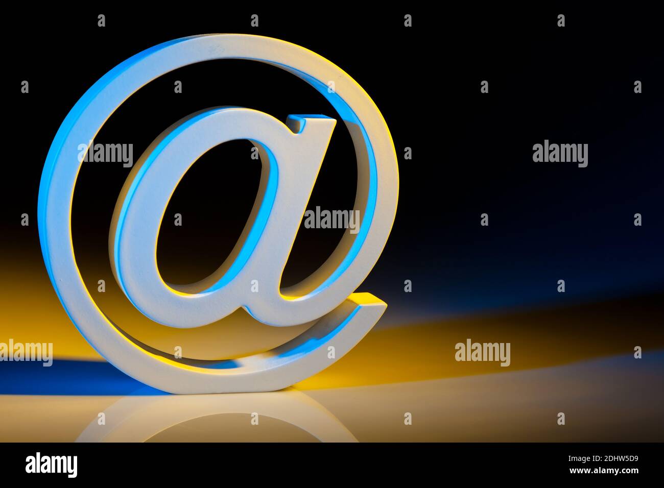 Das e-mail Zeichen @. Moderne Kommunikation im Internet. Foto Stock