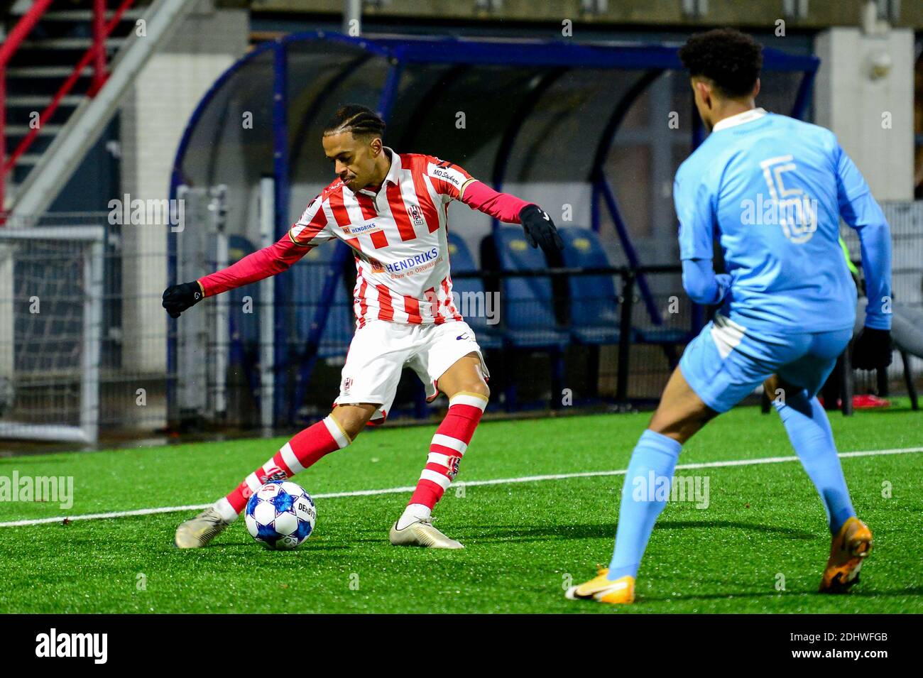 OSS, PAESI BASSI - DICEMBRE 11: L-R: Trevor David del TOP Oss davanti all'olandese Keukenkampioendivision incontro tra I TOP Oss e PSV U23 a Frans Heesen Foto Stock