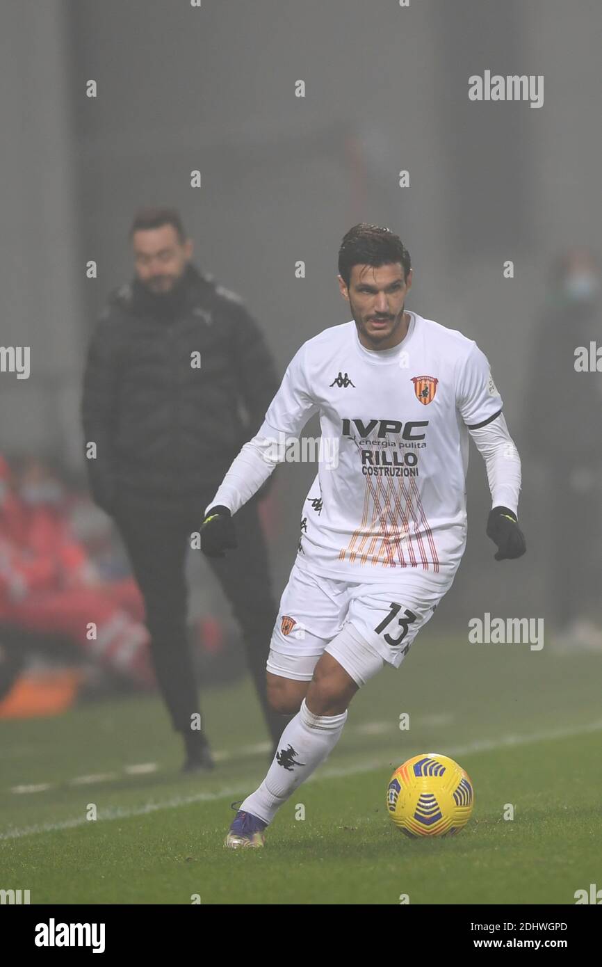 Alessandro Tuia (Benevento) durante la partita italiana 'sarie A' tra Sassuolo 1-0 Benevento allo stadio Mapei il 11 dicembre 2020 a Reggio Emilia. Credit: Maurizio Borsari/AFLO/Alamy Live News Foto Stock