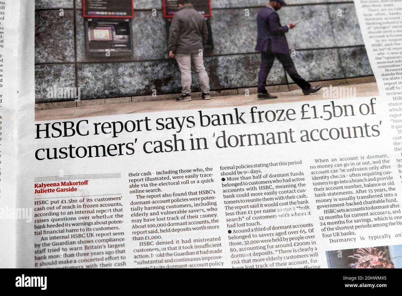 'Il rapporto HSBC dice che la banca si è congelata £1.5mn dei clienti 'contanti in "Conti correnti" ' titolo del giornale Guardian all'articolo 22 ottobre 2020 Londra Regno Unito Foto Stock