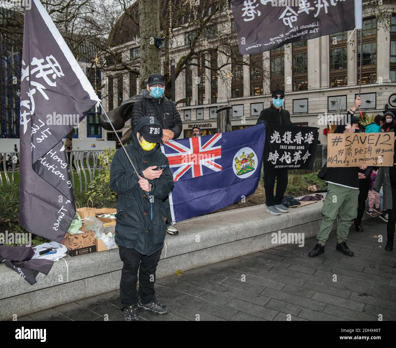 Londra UK 12 dicembre 2020.i manifestanti a Londra ballano in solidarietà Con attivisti pro-democrazia a Hong Kong .Paul Quezada-Neiman/Alamy Live News Foto Stock