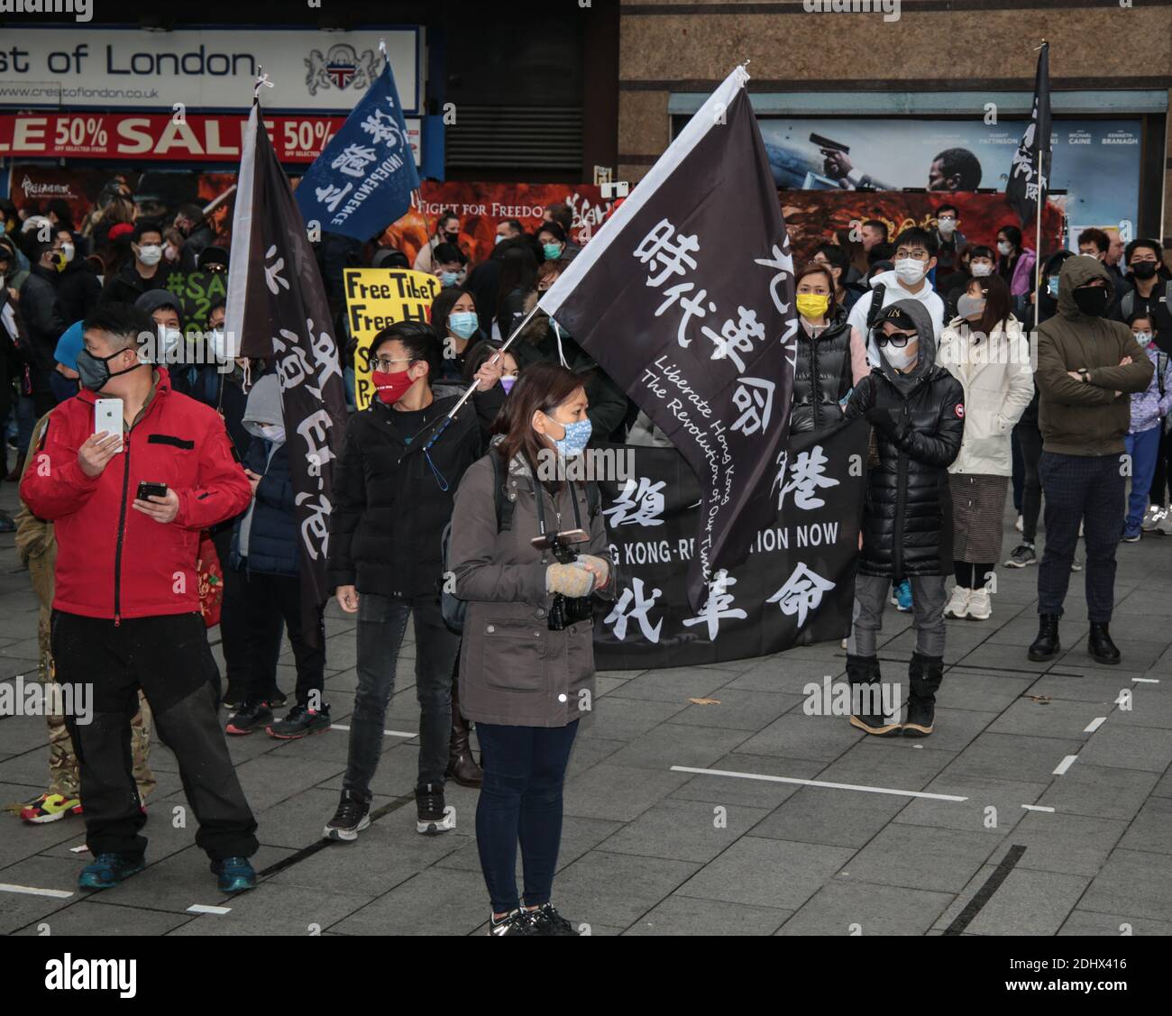 Londra UK 12 dicembre 2020.i manifestanti a Londra ballano in solidarietà Con attivisti pro-democrazia a Hong Kong .Paul Quezada-Neiman/Alamy Live News Foto Stock