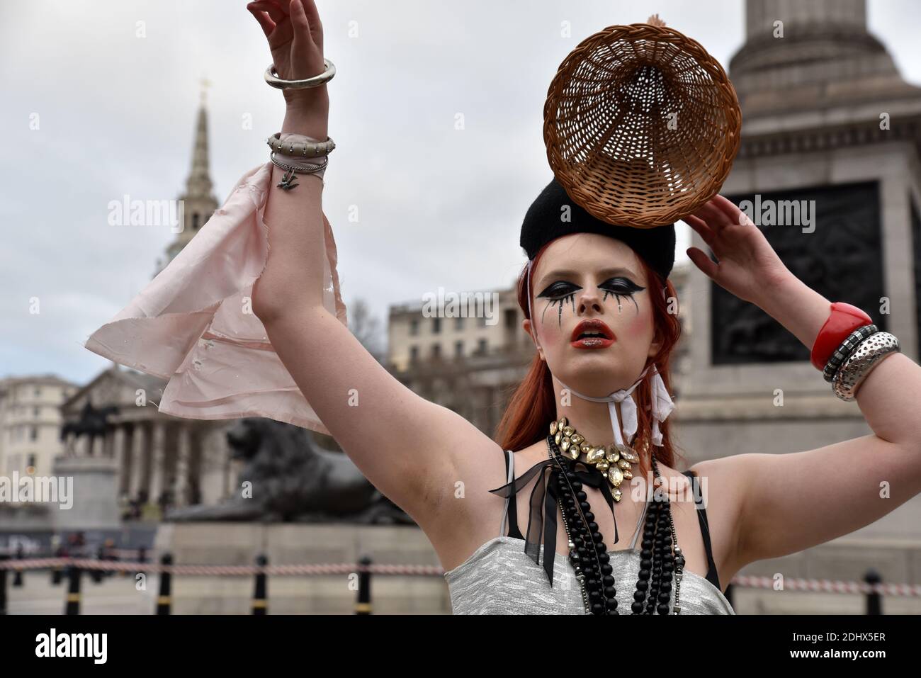 Londra, Regno Unito. 12 dicembre 2020. Designer Pierre Garroudi Flashmob nel centro di Londra. Credit: Matthew Chpicle/Alamy Live News Foto Stock