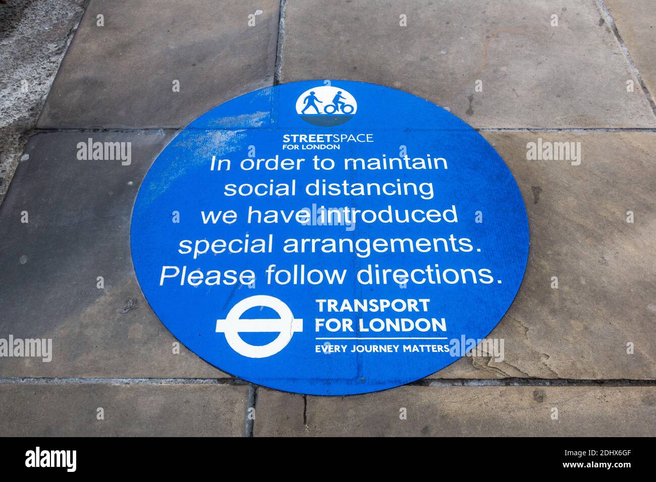 Iniziativa StreetSpace Transport for London per la distanza sociale di Covid-19 Foto Stock