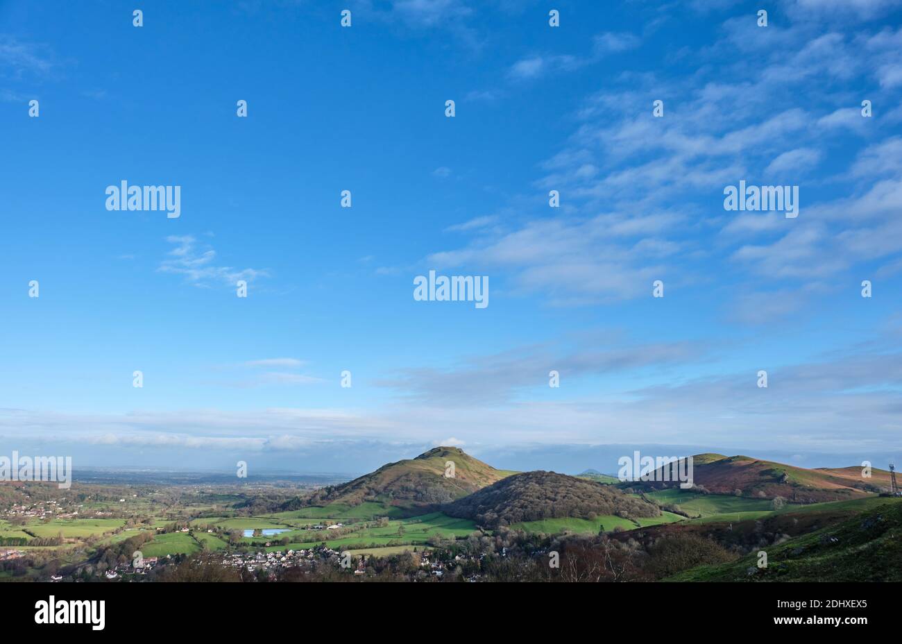Caer Caradoc e Helmeth Hill visto da Ragleth Hill, Church Stretton, Shropshire Foto Stock