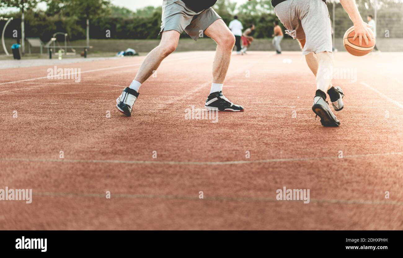 giocatore di basket uno su uno Foto Stock