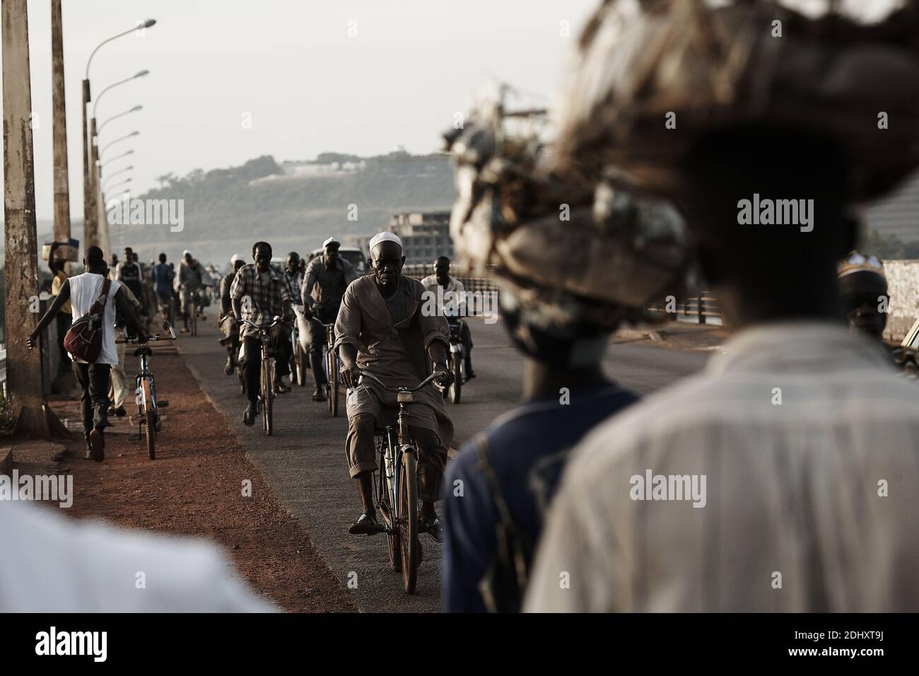 Africa/MALI / BAMAKO /All Martyrs il ponte che attraversa il fiume Niger è molto affollato durante il Rushour. Foto Stock