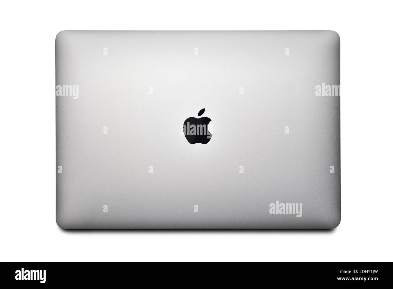 STARIY OSKOL, RUSSIA - 10 DICEMBRE 2020: MacBook Air con M1 chip 2020 su sfondo bianco vista dall'alto Foto Stock