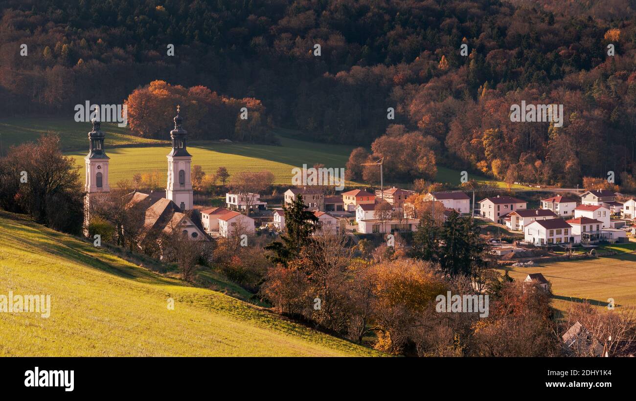 Kloster Pielenhofen bei Regensburg in der Oberpfalz im Herbst Foto Stock