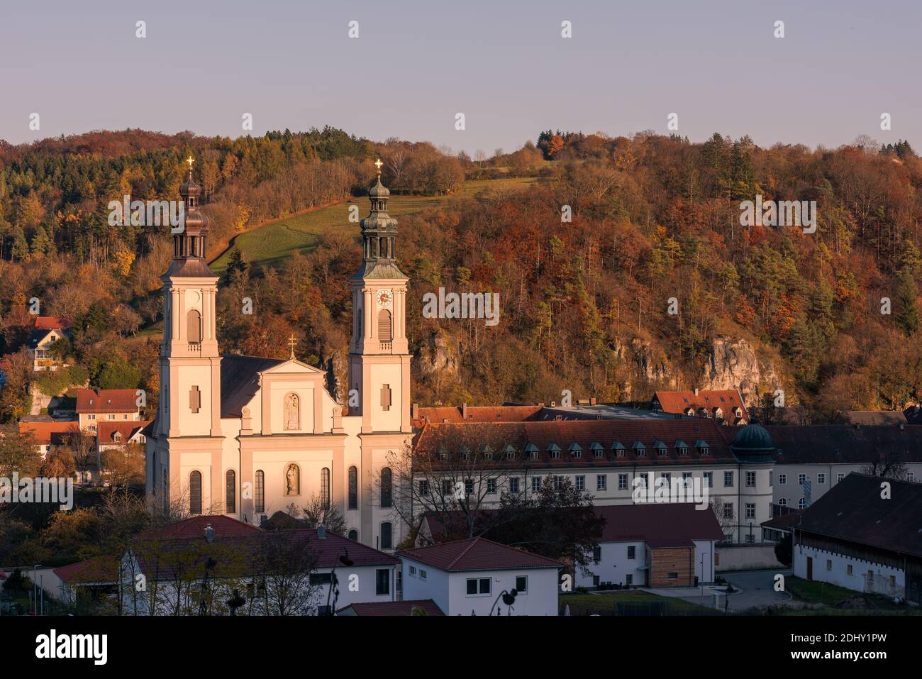 Kloster Pielenhofen bei Regensburg in der Oberpfalz im Herbst Foto Stock