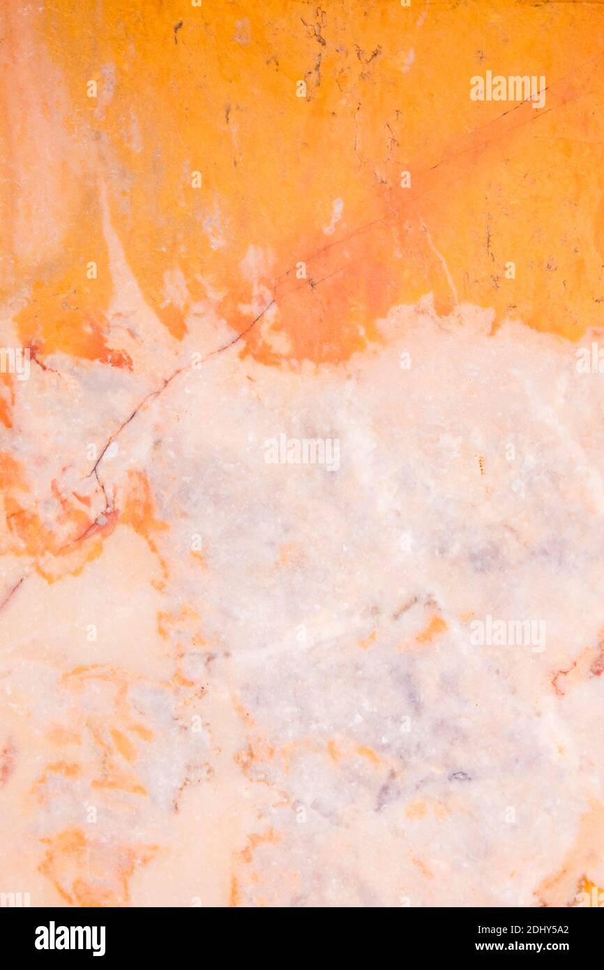 Sfondo di rosa e arancio yatlian marmo con belle macchie. La struttura naturale della pietra naturale in interni, edilizia e architettura. Foto Stock