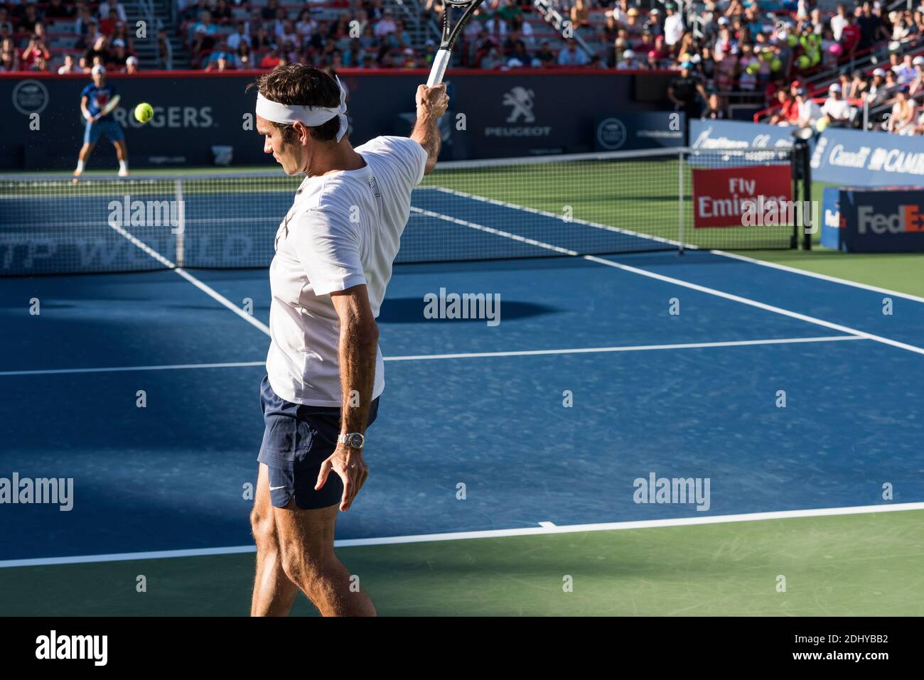 Montreal, Canada - Aujgust 5, 2017: Roger Federer pratica nella corte centrale durante la Rogers Cup. Foto Stock