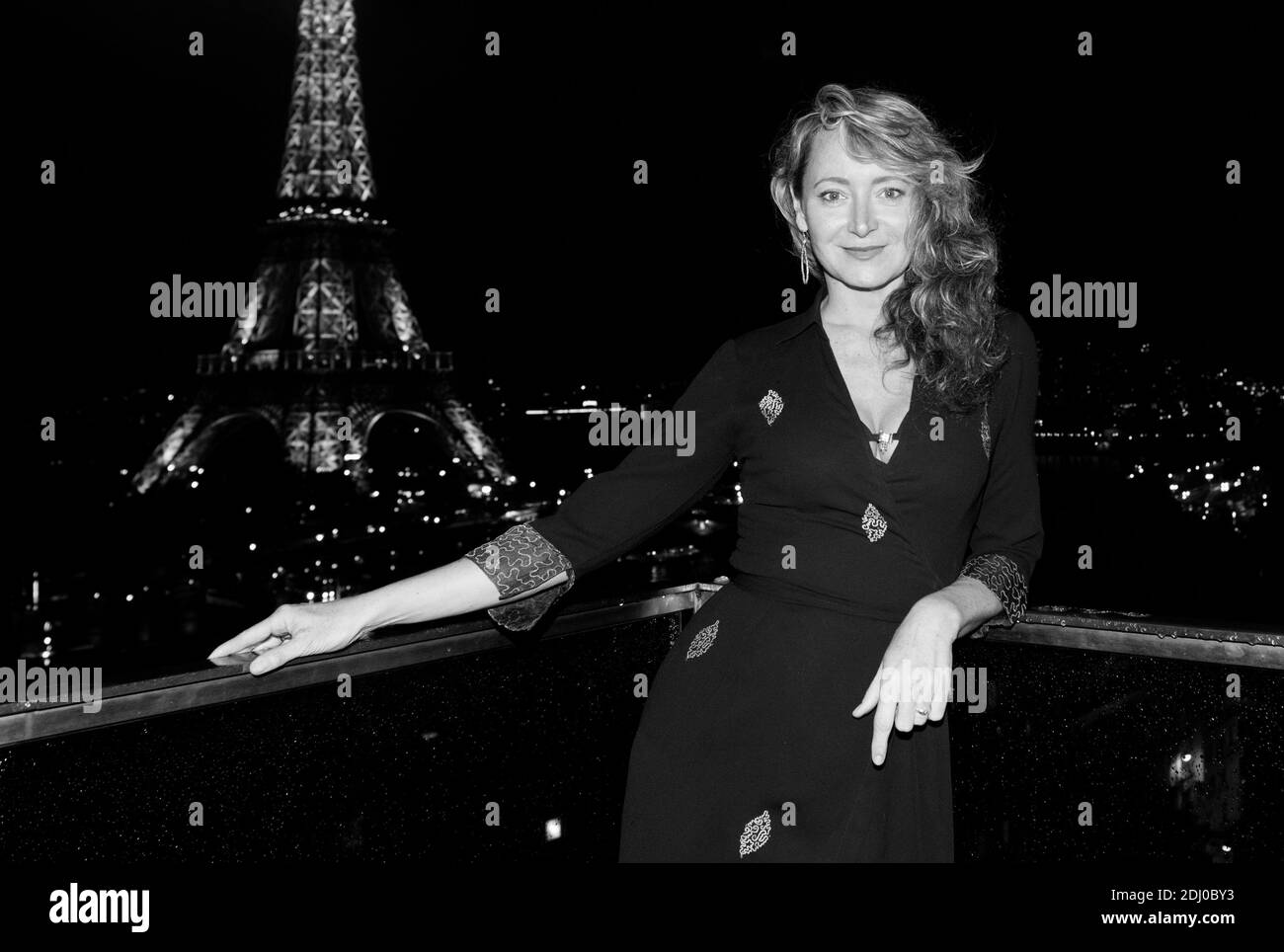 Exclusive - Julie Ferrier partecipa all'apertura della Suite Eiffel all'hotel Shangri-la, il 10 maggio 2016, a Parigi. Foto di Laurent Zabulon/ABACAPRESS.COM Foto Stock