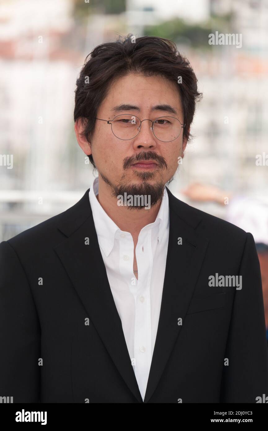 Regista Na Hong-Jin alla fotocellula del film 'Goksung (gli stranieri)' come parte del 69° Festival Internazionale del Cinema di Cannes, al Palais des Festivals di Cannes, Francia meridionale, il 18 maggio 2016. Foto di Nicolas Genin/ABACAPRESS.COM Foto Stock