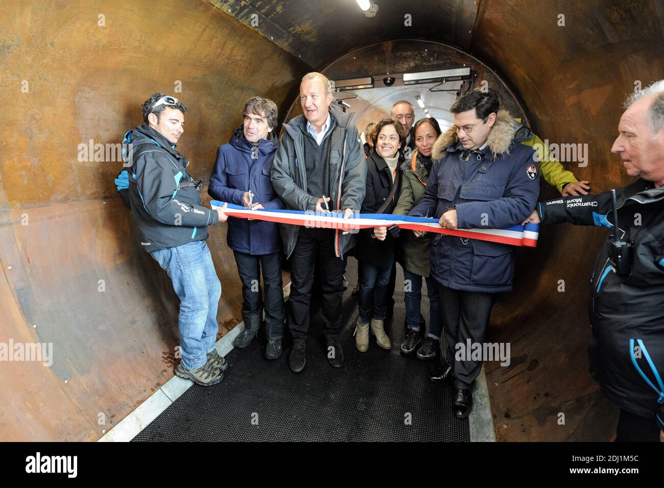 Ospiti, Eric Fournier, Prefetto Georges-Francois Leclerc e Mathieu Dechavanne che hanno partecipato all'inaugurazione della ristrutturazione dell'Aiguille du Midi il 02 giugno 2016 a Chamonix Mont-Blanc, Francia. Foto di Julien Zannoni/APS-Medias/ABACAPRESS.COM Foto Stock