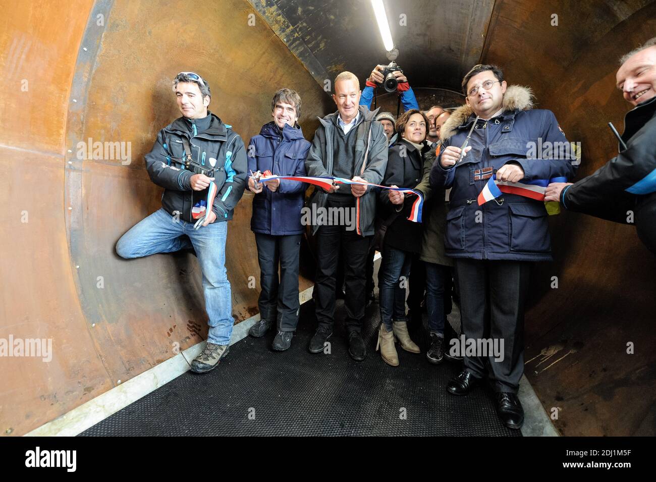 Ospiti, Eric Fournier, Prefetto Georges-Francois Leclerc e Mathieu Dechavanne che hanno partecipato all'inaugurazione della ristrutturazione dell'Aiguille du Midi il 02 giugno 2016 a Chamonix Mont-Blanc, Francia. Foto di Julien Zannoni/APS-Medias/ABACAPRESS.COM Foto Stock