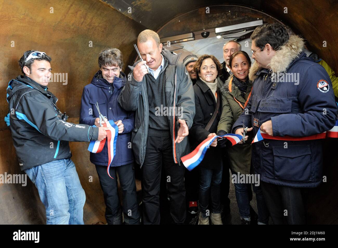 Ospiti, Eric Fournier, Prefetto Georges-Francois Leclerc e Mathieu Dechavanne che hanno partecipato all'inaugurazione della ristrutturazione dell'Aiguille du Midi il 02 giugno 2016 a Chamonix Mont-Blanc, Francia. Foto di Julien Zannoni/APS-Medias/ABACAPRESS.COM Foto Stock