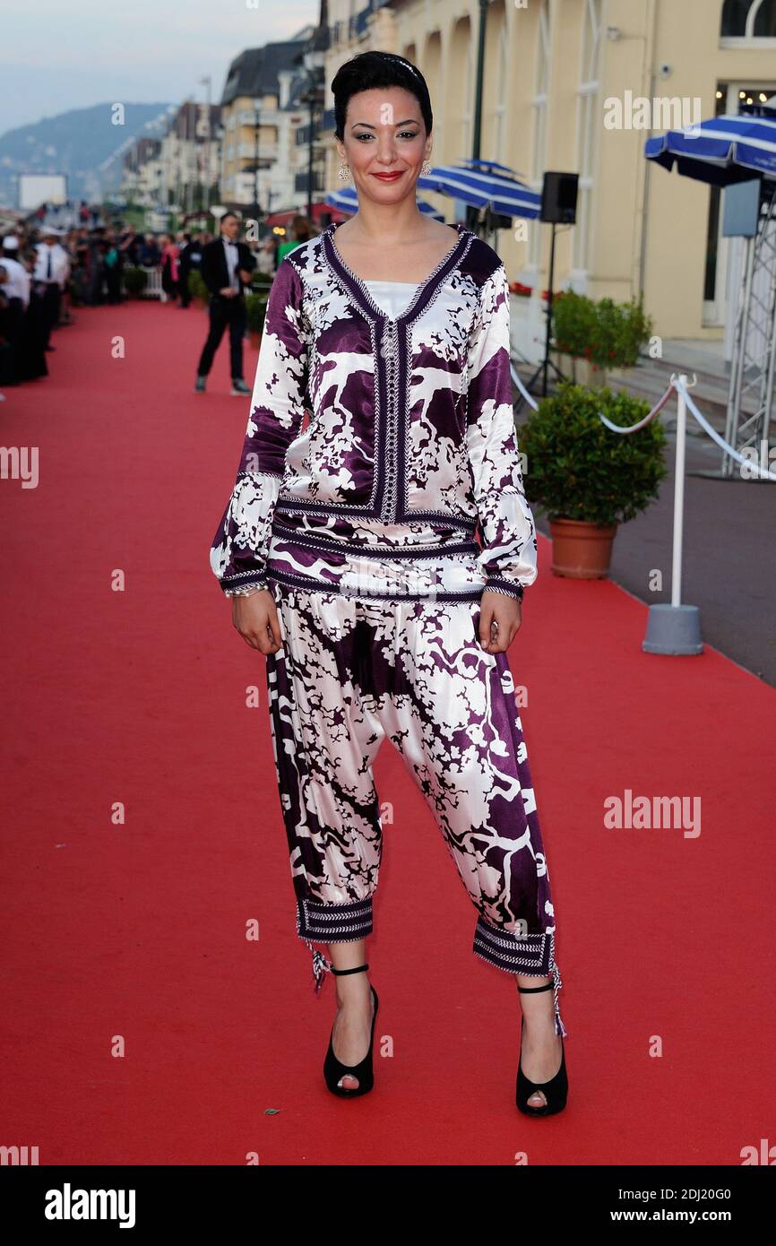 Loubna Abidar assiste au tapis rouge de cloture du 30eme Festival du Film de Cabourg a Cabourg, Francia le 11 Juin 2016. Foto di Aurore Marechal/ABACAPRESS.COM Foto Stock