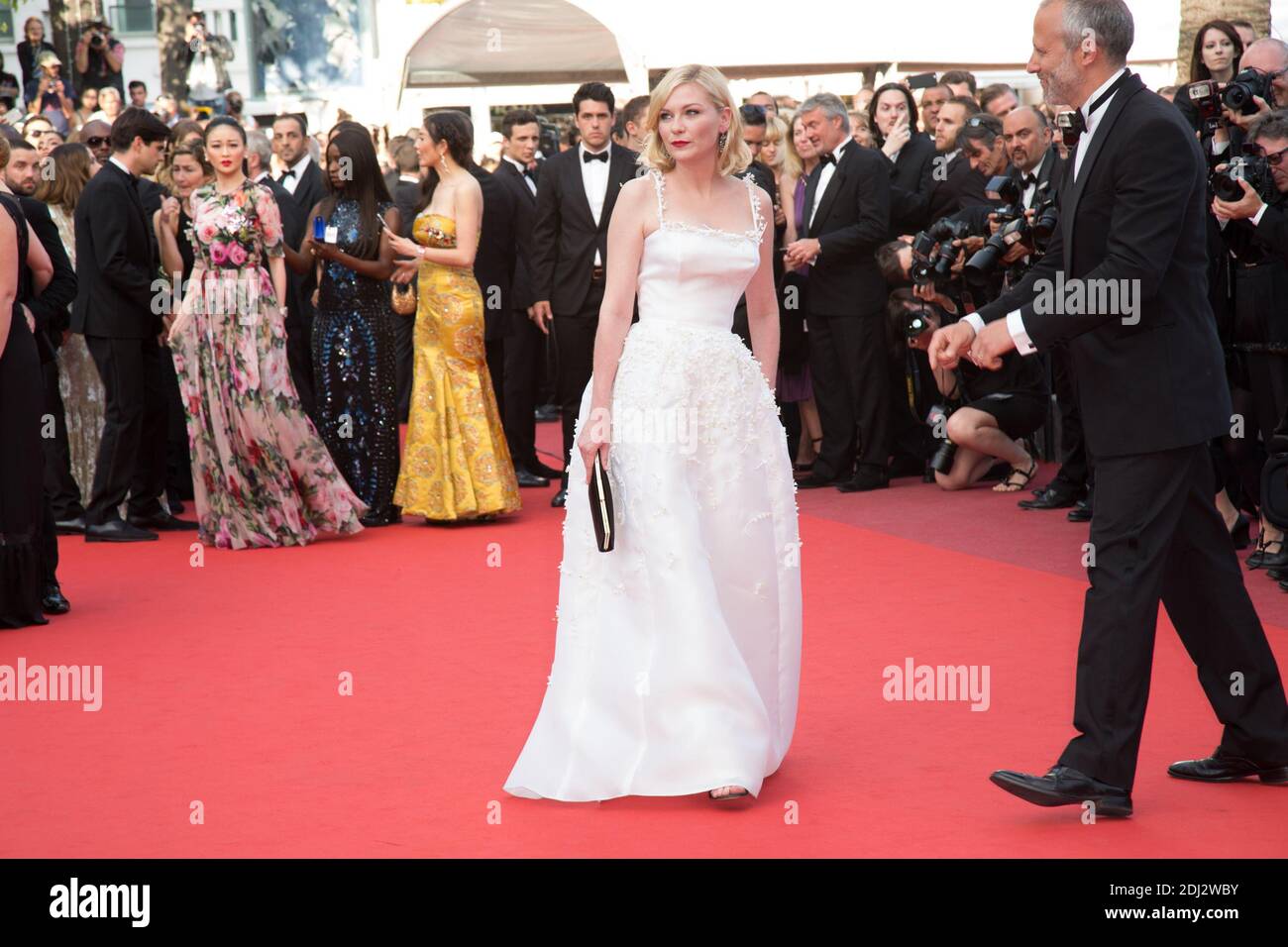 Kirsten Dunst - CANNES 2016 - MONTEE DES MARCHES DU FILM 'LOVING' Foto di Nasser Berzane/ABACAPRESS.COM Foto Stock