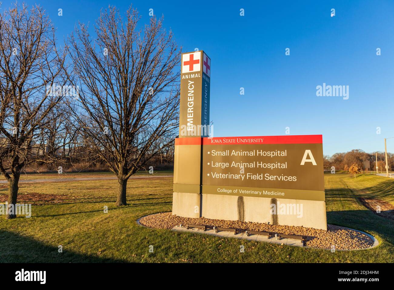 Ames, IA, USA - 4 dicembre 2020: Iowa state University College of Veterinary Medicine Animal Emergency Entrance Foto Stock