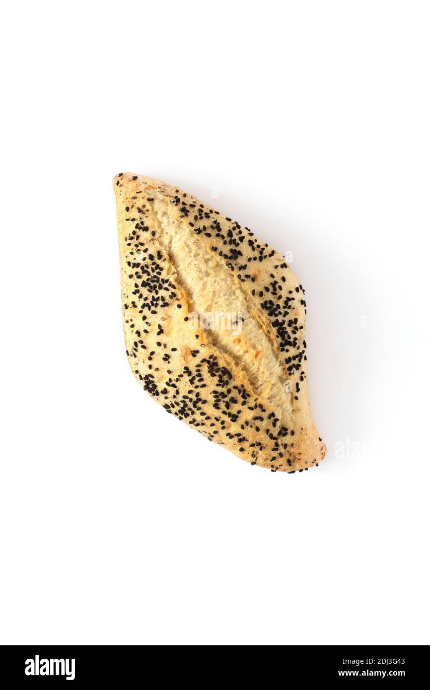 Gustoso panino con condimento nero sulla parte superiore isolato su sfondo bianco. Healhy organico Careal mun. Foto Stock
