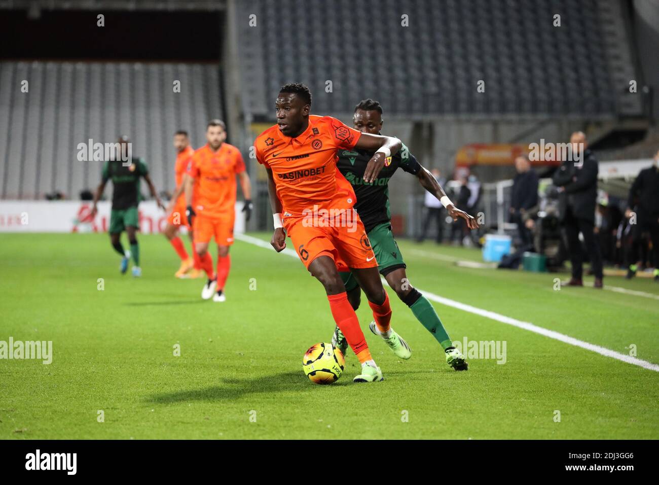Sambia 6 Montpellier e Syla 3 RC Lens durante il Campionato francese Ligue 1 partita di calcio tra RC Lens e. Montpellier / LM Foto Stock