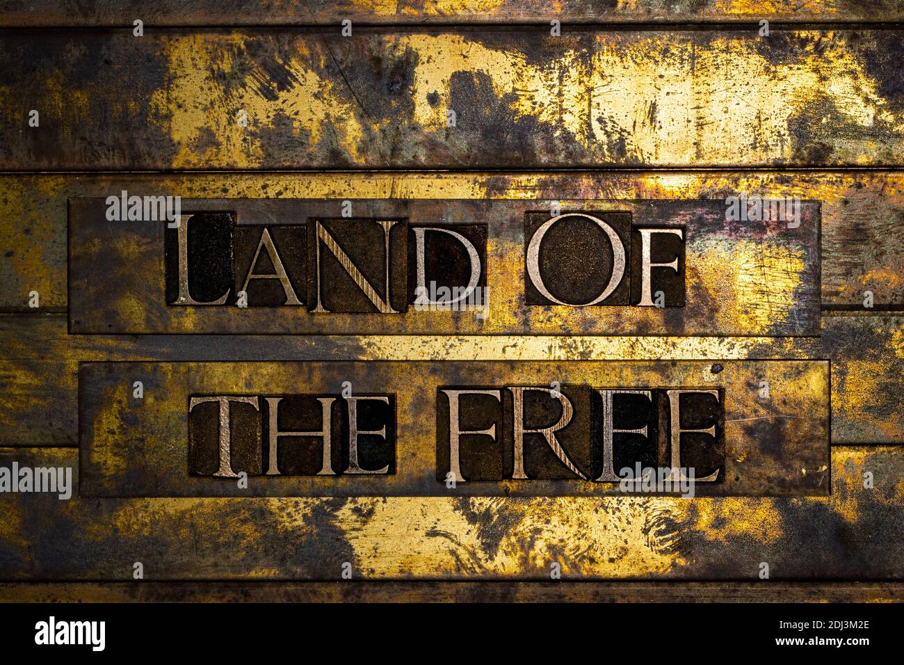Land of the Free testo su grunge vintage textured bronzo rame e oro di fondo Foto Stock