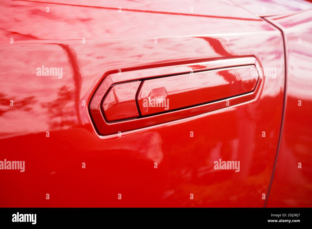 Primo piano del rilascio della maniglia della portiera su a. Rosso Marte rosso Lamborghini Huracan Spyder LP 580-2 Foto Stock