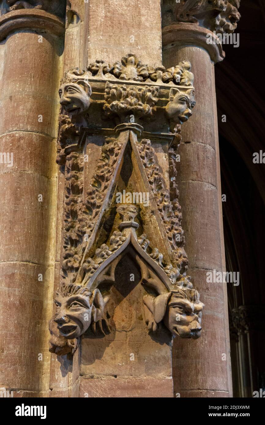 Dettaglio della stupefacente lavorazione in pietra all'interno di Southwell Minster, Southwell, Nottinghamshire, Regno Unito. Foto Stock
