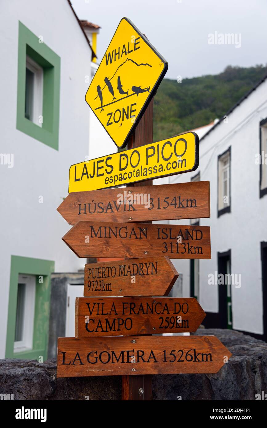 Wegweiser in Lajes do Pico, Pico, Azoren, Portogallo / Wegweiser Foto Stock