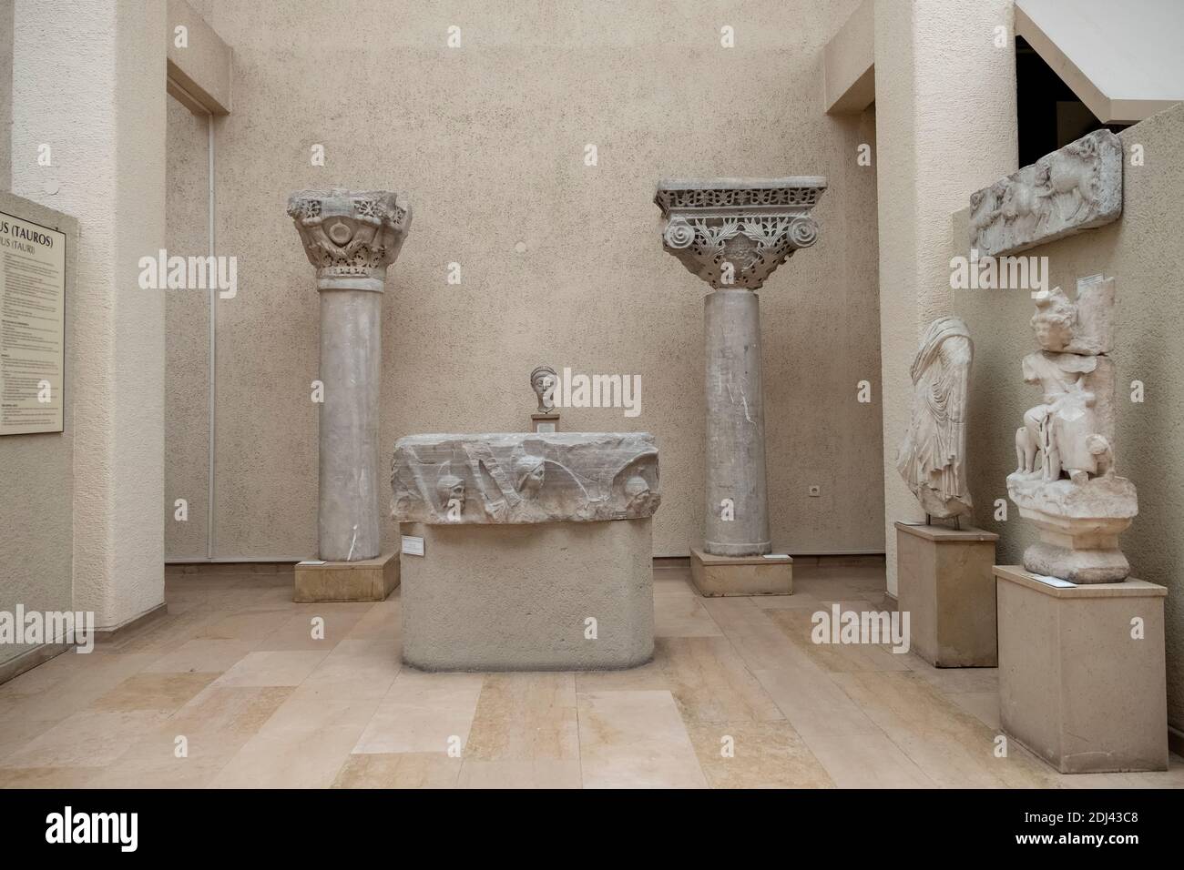 ISTANBUL, TURCHIA - 19 AGOSTO 2014: Mostre d'antiquariato al Museo Archeologico di Istanbul, area di Sultanahmet, Turchia Foto Stock