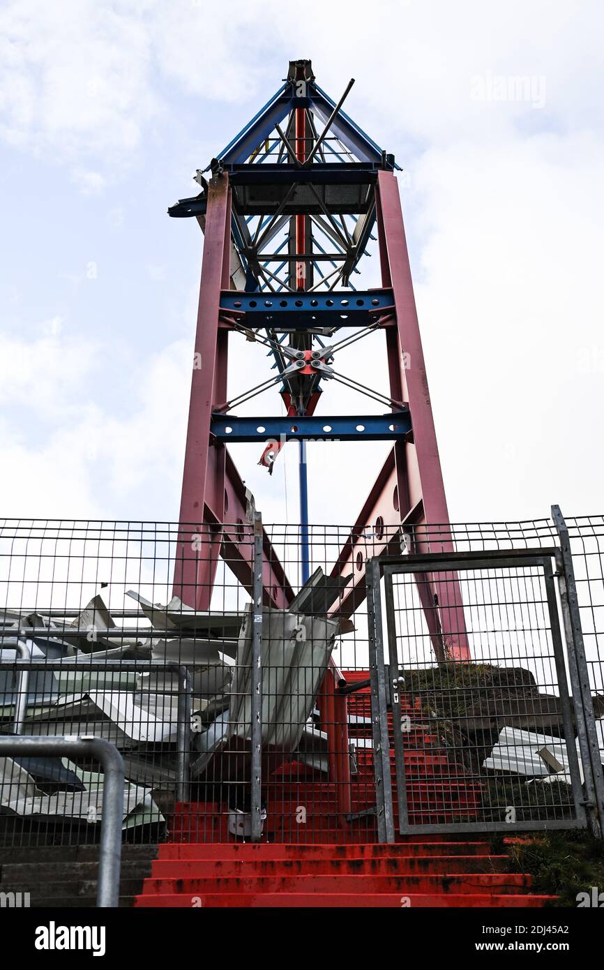 Karlsruhe, Germania. 13 Dicembre 2020. Caratteristiche: Demolizione del Wildpark Stadium, stand principale, ristrutturazione dello stadio. GES/Calcio/2. Bundesliga: Karlsruher SC - Fortuna Dusseldorf, 13 Dicembre 2020 Calcio: 2 Lega: Karlsruher Sport-Club vs Fortuna Dusseldorf, Karlsruhe, 13 Dicembre 2020 | usage worldwide Credit: dpa/Alamy Live News Foto Stock