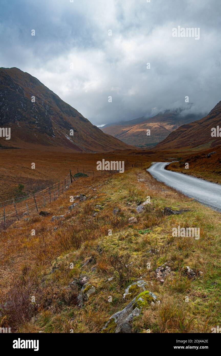 Una vista ritratto di Glen Etive nelle Highlands scozzesi Foto Stock