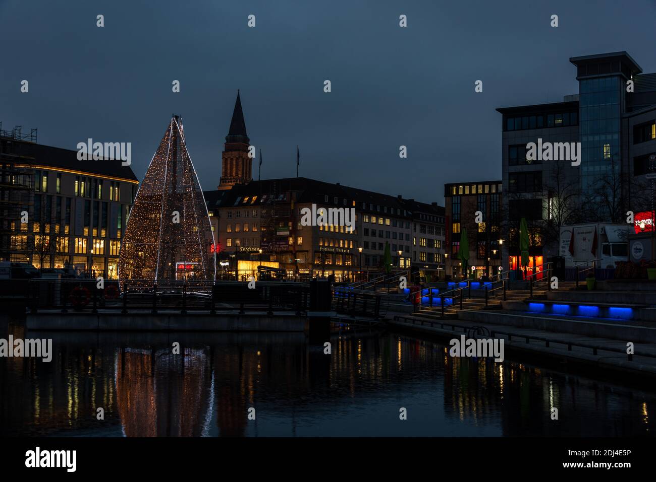 In Kiel wegen Corona-Pandemie zur Adventszeit im Jahre 2020 Lichterschmuck Und Weihnachtsmarkt-light Foto Stock
