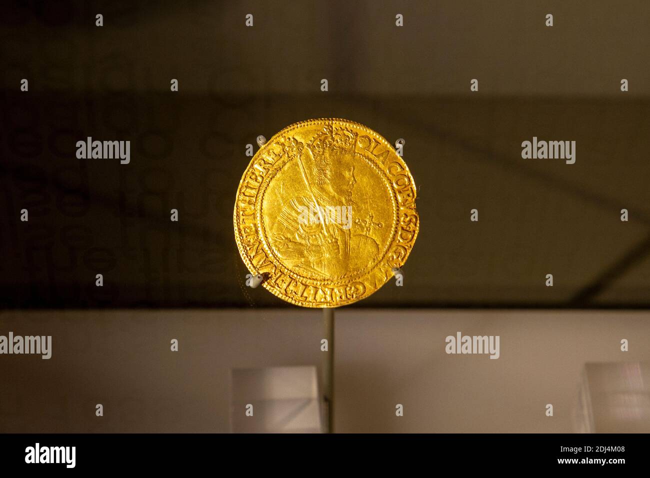 Primo piano di una moneta d'oro di James 1st Unite 1605-06 dal barbotto Baldertongate. National Civil War Center, Newark Museum, Newark, Notts, Regno Unito. Foto Stock