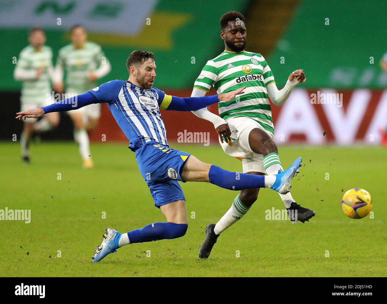 Odsonne Edouard di Celtic (a destra) e Kirk Broadfoot di Kilmarnock combattono per la palla durante la partita di premiership scozzese al Celtic Park di Glasgow. Foto Stock